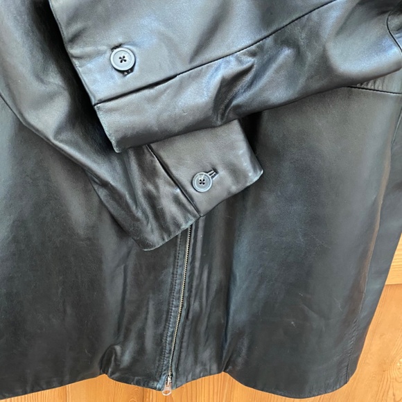 Black Leather Car Coat with detachable Faux Fur Collar - Picture 7 of 10